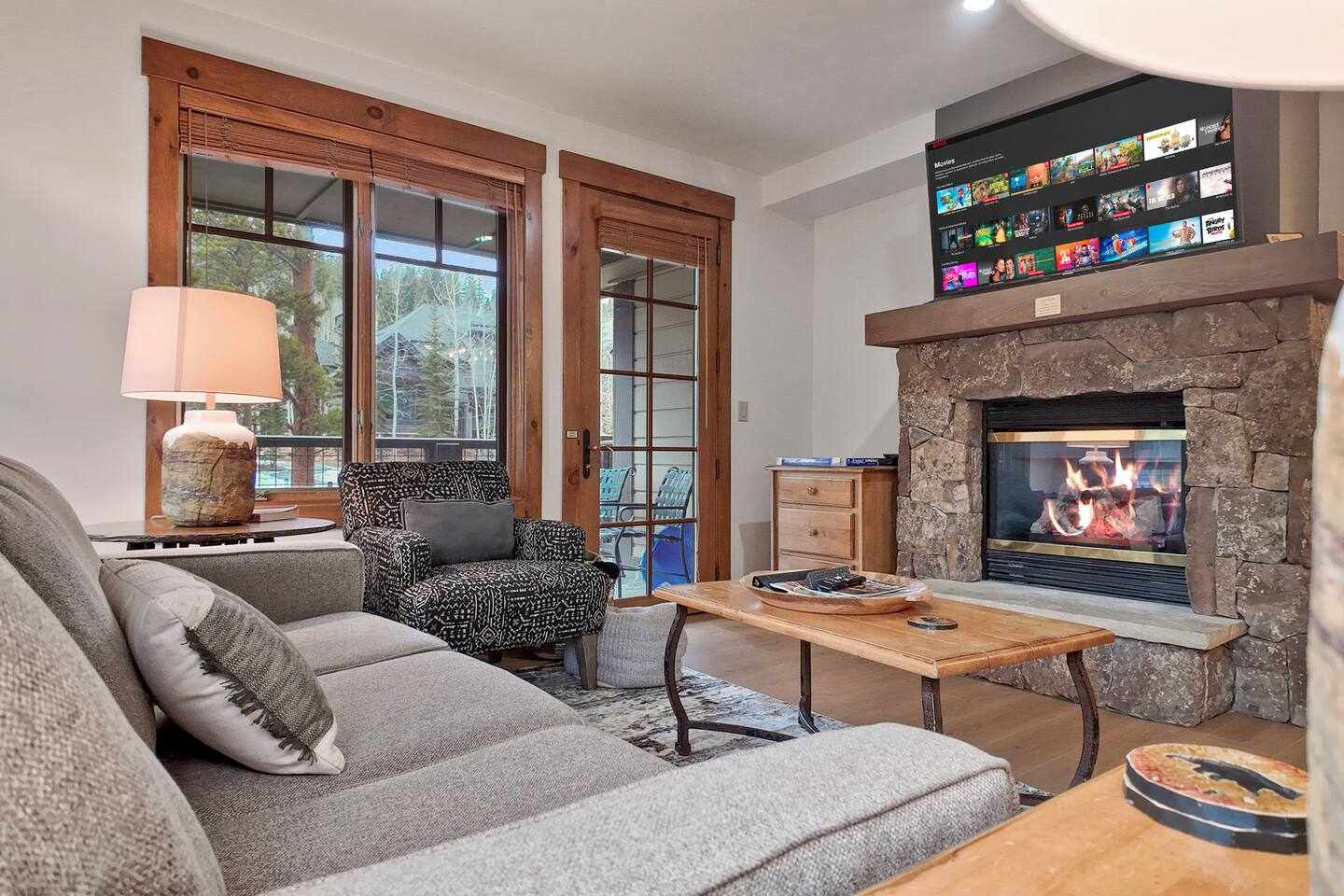 Mountain Thunder 5201 Downtown Adjacent Resort Suite with Pool and Hot Tubs