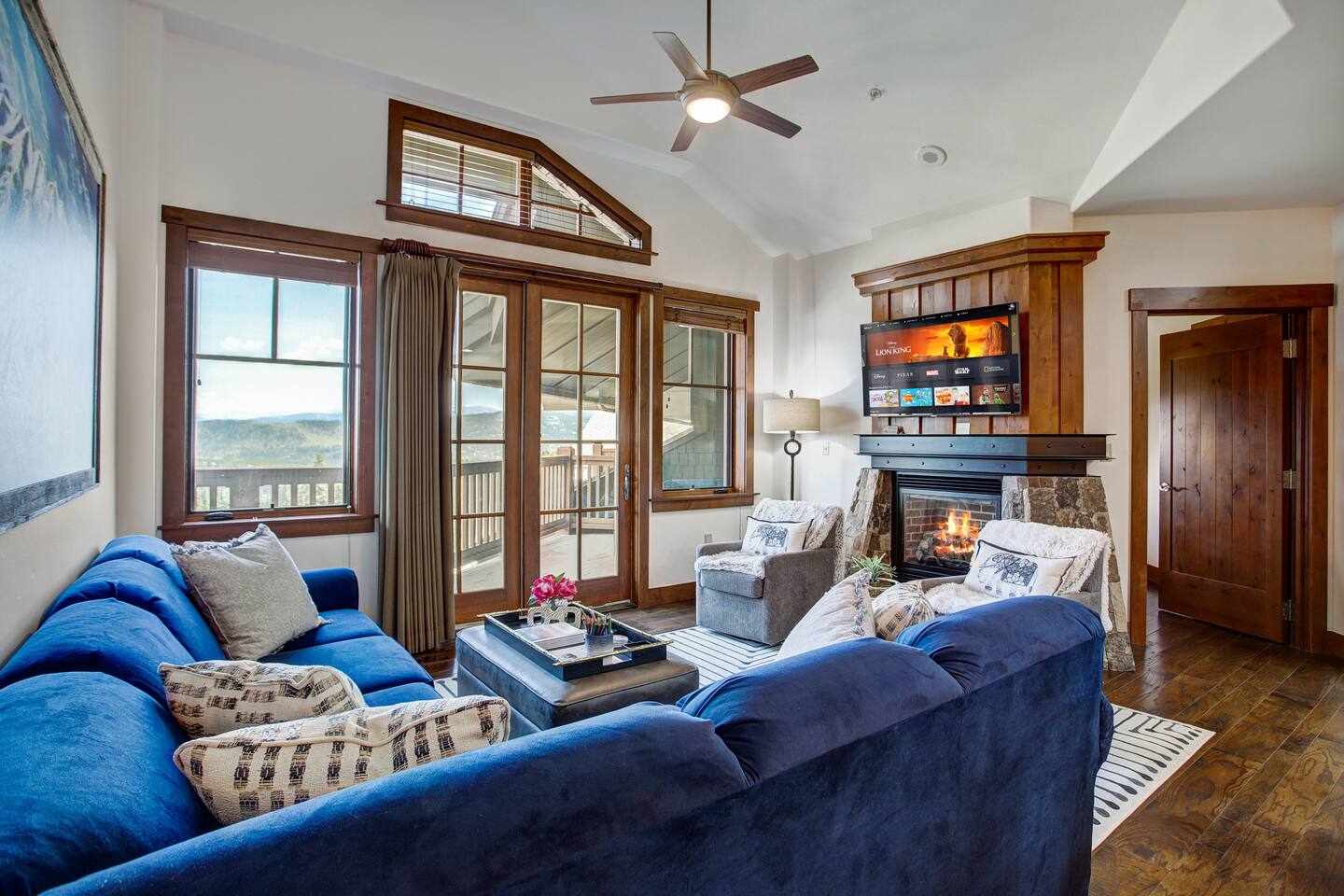 One Ski Hill 8502 Peak 8 Ski In Ski Out Penthouse with Spa Pool and Mountain Views