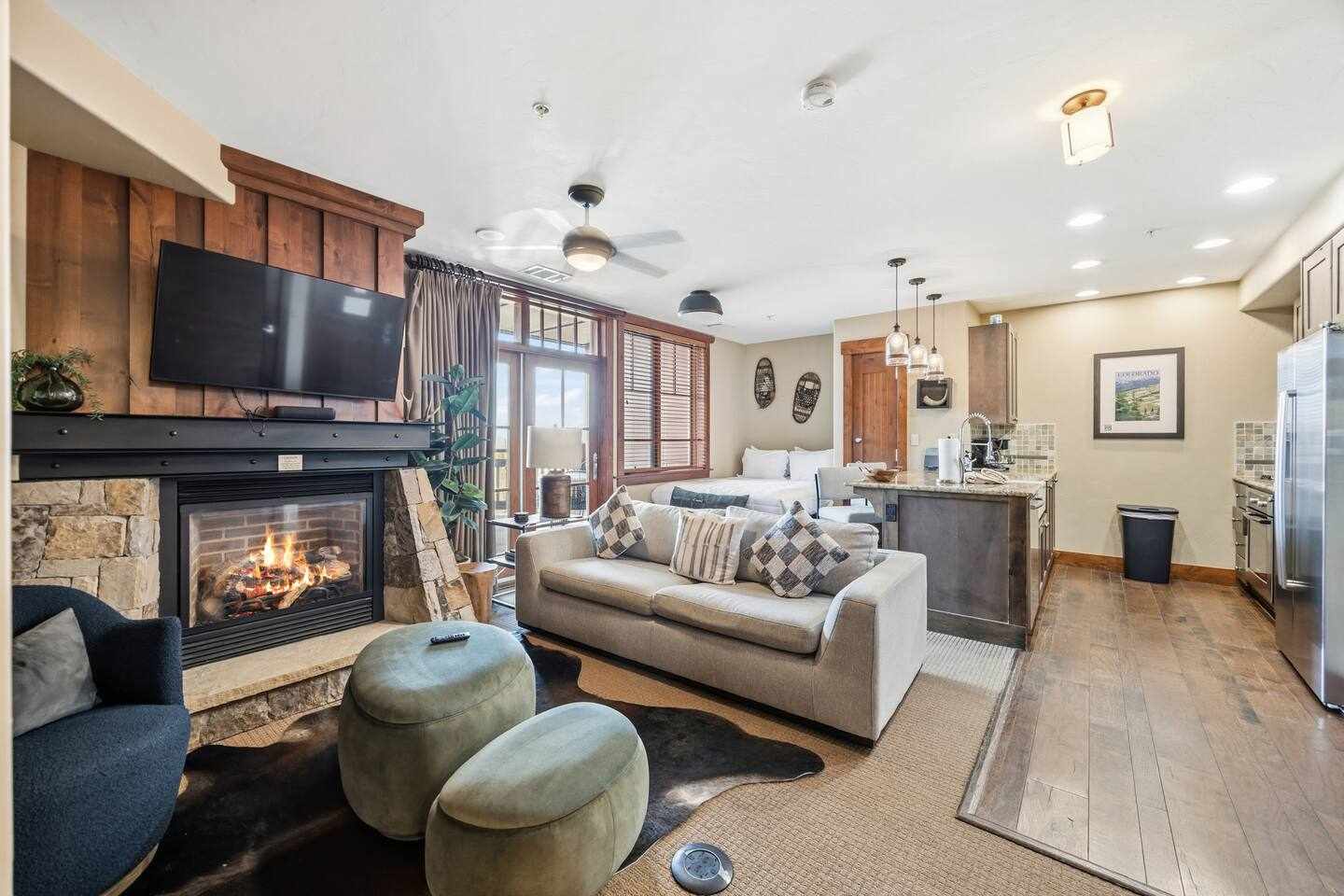 One Ski Hill 8203 Peak 8 Ski In Ski Out Studio Near Gondola and Resort Amenities