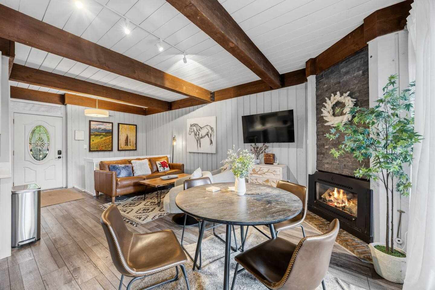 Downtown Breckenridge Luxe Condo | Walk to Main Street & Peak 9 | King Bed + In-Unit Laundry