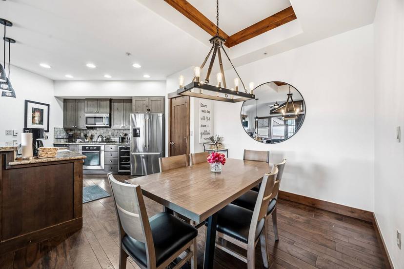One Ski Hill 8502 Peak 8 Ski In Ski Out Penthouse with Spa Pool and Mountain Views — 5