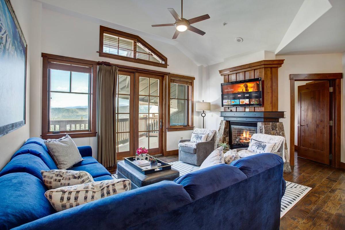 One Ski Hill 8502 Peak 8 Ski In Ski Out Penthouse with Spa Pool and Mountain Views — hero
