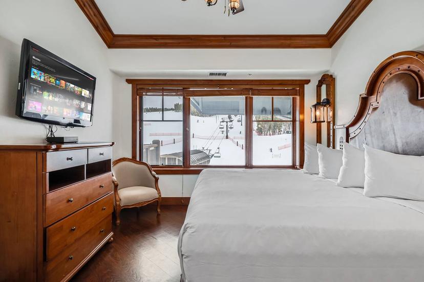One Ski Hill 8505 Peak 8 Luxury Ski In Ski Out Slope Side Penthouse with Mountain Views — 6