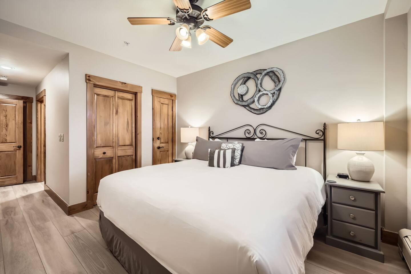 Mountain Thunder 1215 Luxury Corner Suite Steps to Gondola and Main Street  view 4