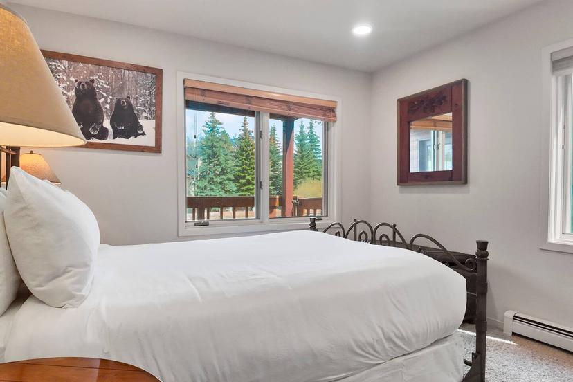 Tyra 128 Ski In Ski Out Condo at Snowflake Lift Close to Main Street and Trails — 3