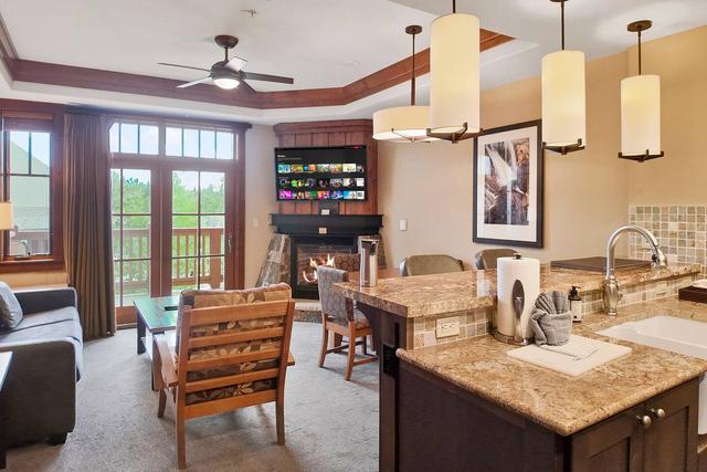 One Ski Hill 8102 Peak 8 Ski In Ski Out Resort Suite with Pool and Spa — 3