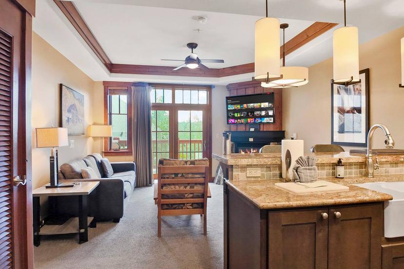 One Ski Hill 8102 Peak 8 Ski In Ski Out Resort Suite with Pool and Spa — 6