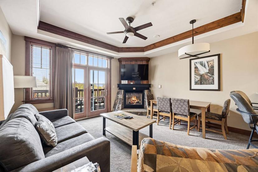 One Ski Hill 8102 Peak 8 Ski In Ski Out Resort Suite with Pool and Spa — 1