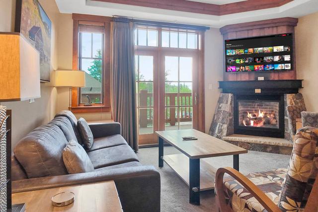 One Ski Hill 8102 Peak 8 Ski In Ski Out Resort Suite with Pool and Spa — 5