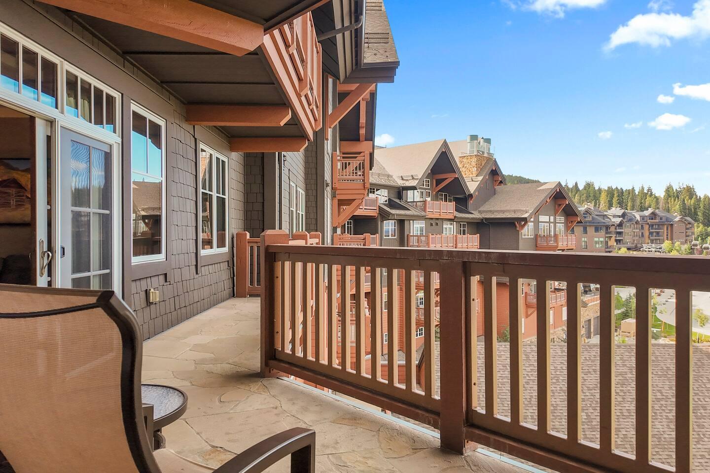 One Ski Hill 8402 Peak 8 Luxury Ski In Ski Out Condo Suite with Resort Amenities view 4