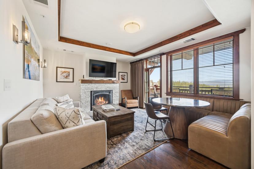 One Ski Hill 8312 Peak 8 Ski In Ski Out Luxury Suite with Bowling Alley Access — 1