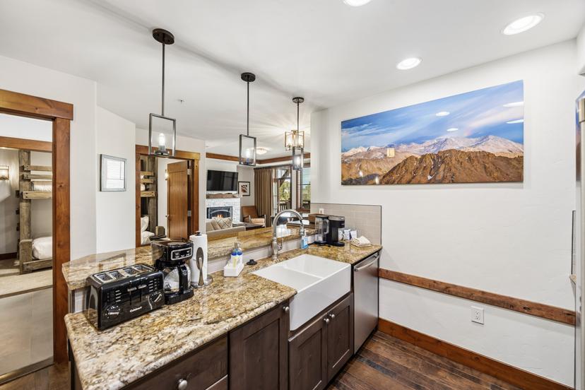 One Ski Hill 8312 Peak 8 Ski In Ski Out Luxury Suite with Bowling Alley Access — 6