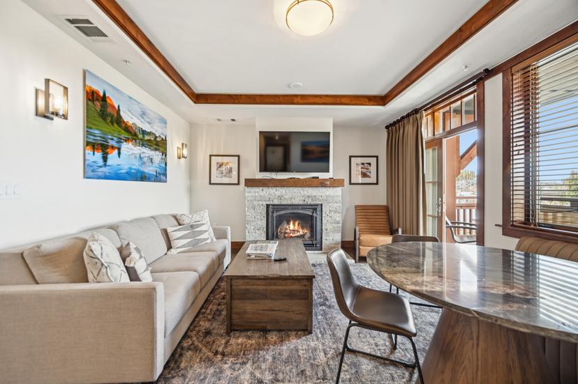 One Ski Hill 8312 Peak 8 Ski In Ski Out Luxury Suite with Bowling Alley Access — 4
