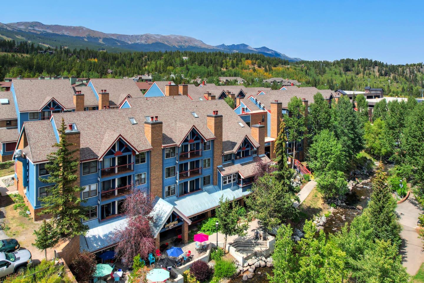 Breck Studio | Kitchen, Pool & Free Garage Parking view 5