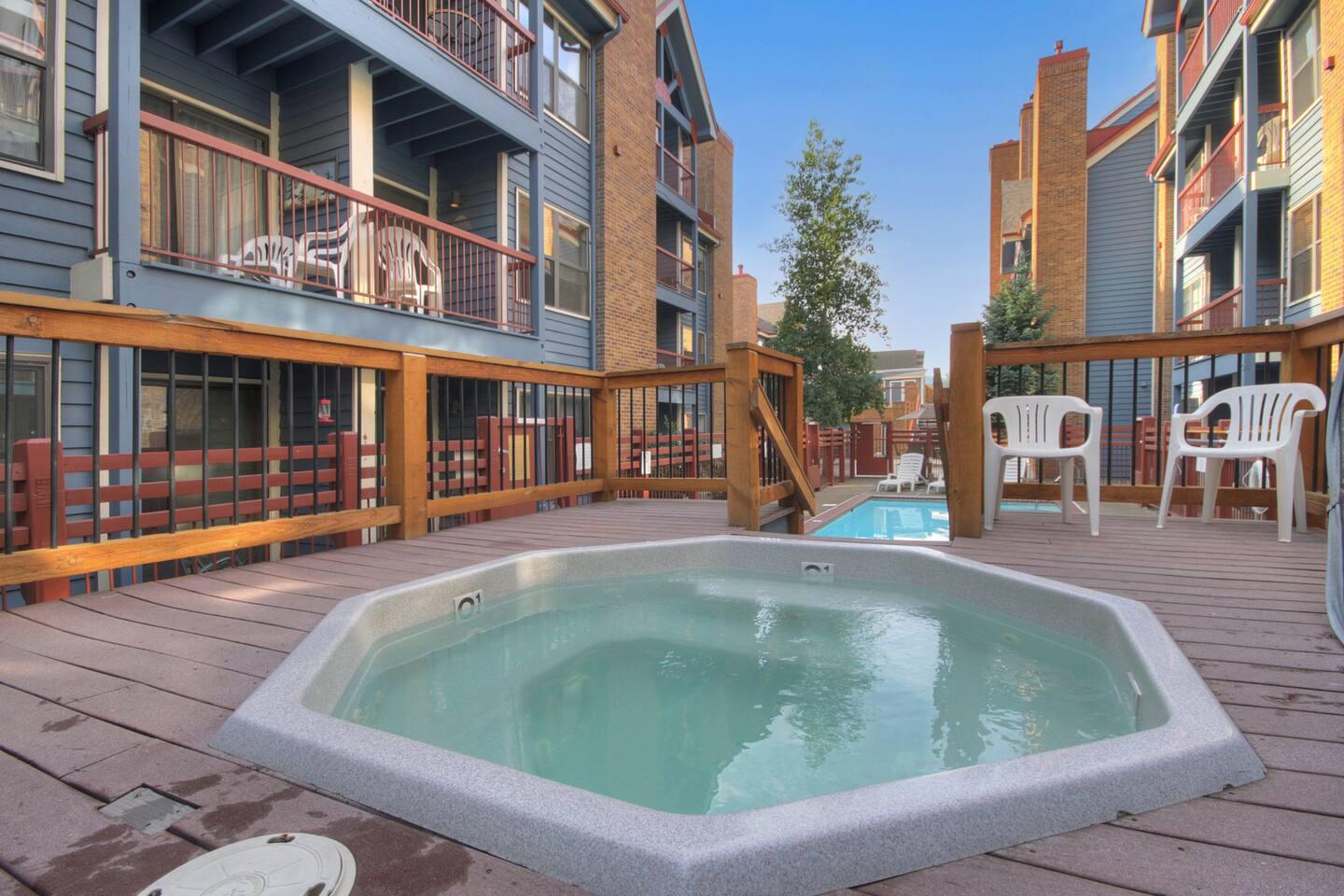 Breck Studio | Kitchen, Pool & Free Garage Parking view 4