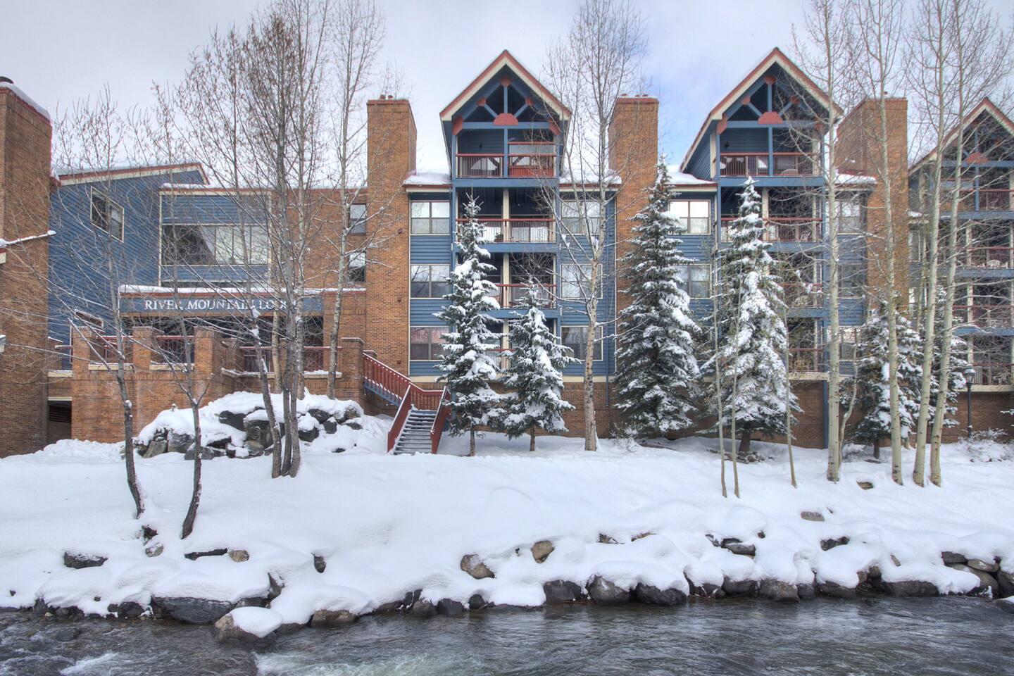 Downtown Breck Studio | 2 Queens, Pool & Gondola view 5