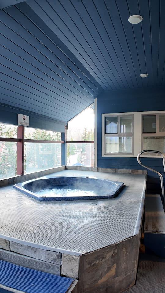 Breckenridge Dual-Suite | Pool, Parking & Gondola view 4