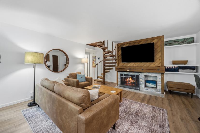 Modern 2BR Keystone Condo — 4