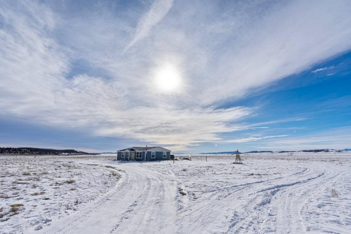 Fairplay 40 Acre Ranch Retreat with Hot Tub, Jet Tub and Mountain Views — hero