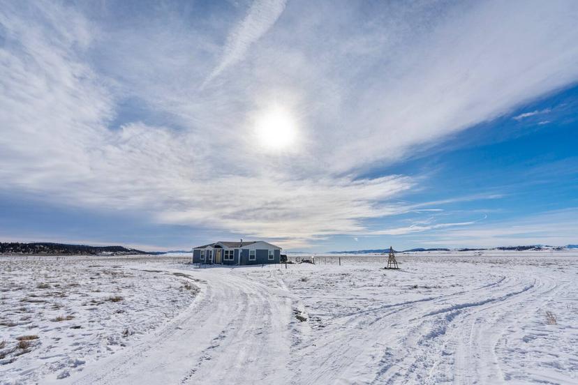 Fairplay 40 Acre Ranch Retreat with Hot Tub, Jet Tub and Mountain Views — 1