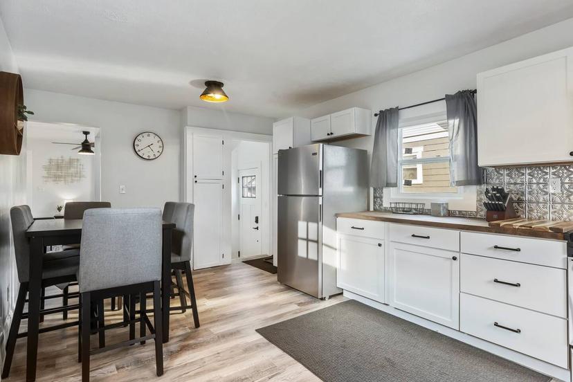 East Oakland Modern Stay Updated Lansing Home Near MSU and Downtown — 6