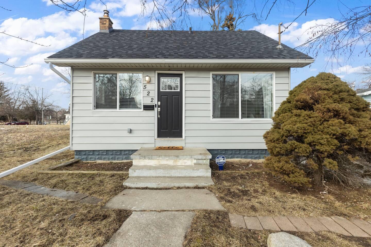 Dunlap Executive Home Long Stay Lansing Rental Near Hospitals and MSU view 5