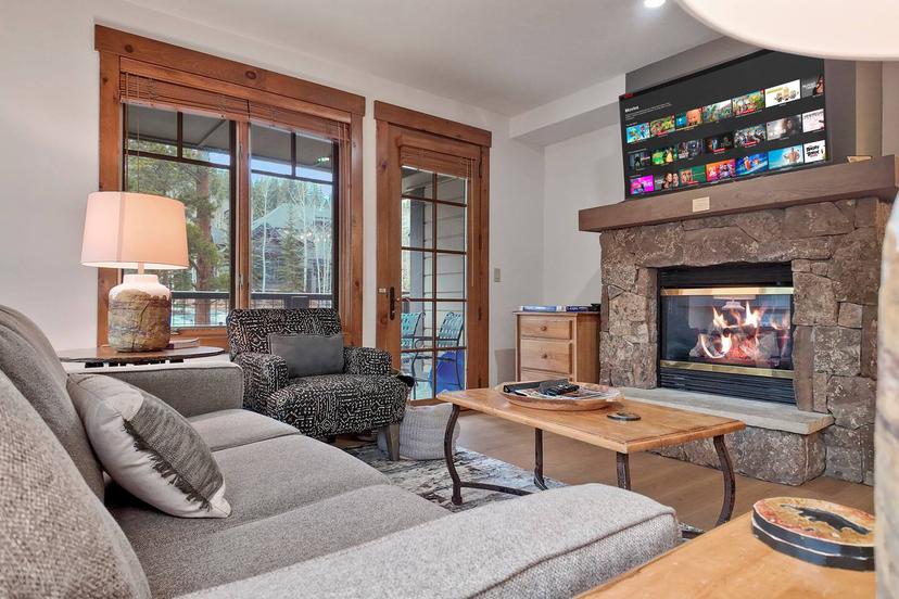 Mountain Thunder 5201 Downtown Adjacent Resort Suite with Pool and Hot Tubs — 1