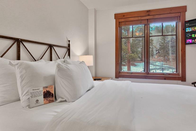 Mountain Thunder 5201 Downtown Adjacent Resort Suite with Pool and Hot Tubs — 4