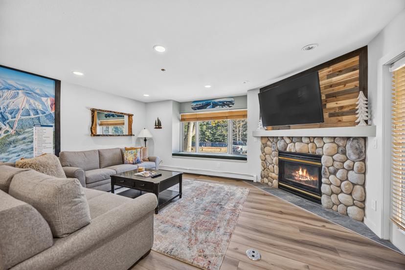 Tyra 128 Ski In Ski Out Condo at Snowflake Lift Close to Main Street and Trails — 2
