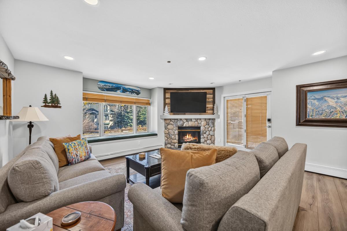 Tyra 128 Ski In Ski Out Condo at Snowflake Lift Close to Main Street and Trails — hero