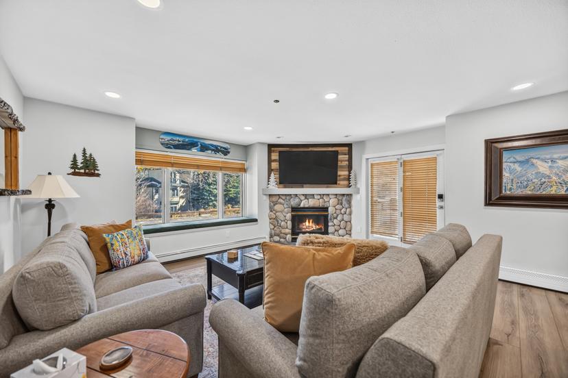 Tyra 128 Ski In Ski Out Condo at Snowflake Lift Close to Main Street and Trails — 1