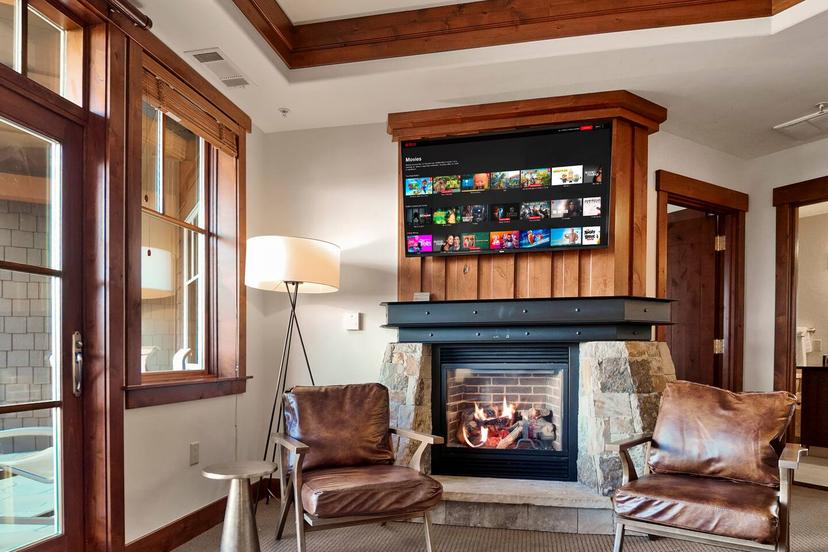 One Ski Hill 8402 Peak 8 Luxury Ski In Ski Out Condo Suite with Resort Amenities — 3