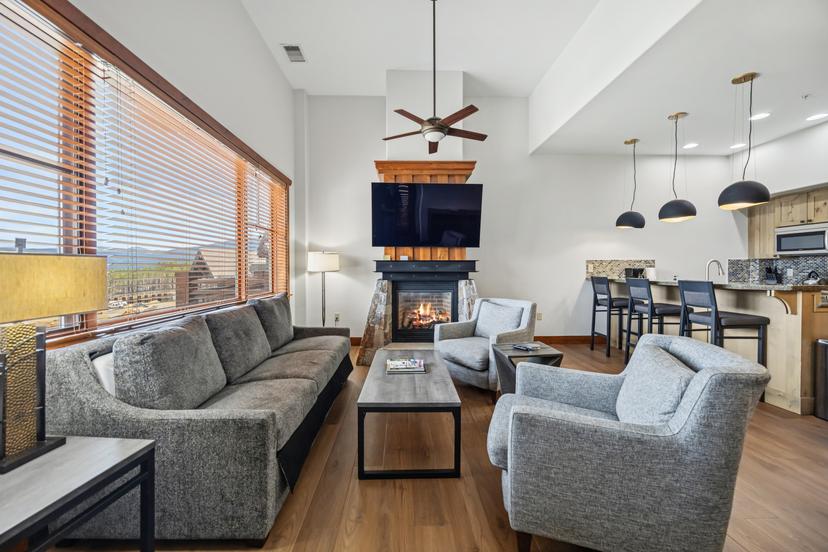 One Ski Hill 8510 Peak 8 Ski In Ski Out Penthouse with Murphy Bed and Premium Amenities — 6
