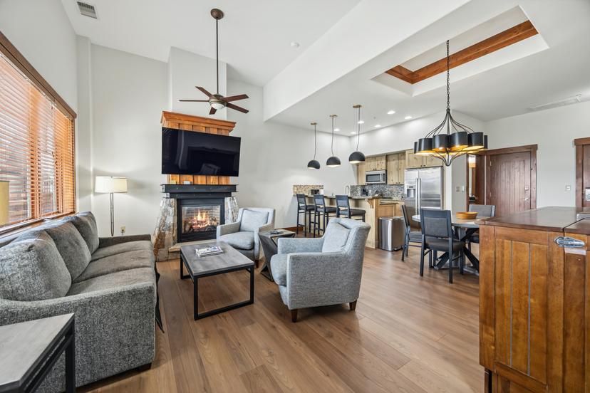 One Ski Hill 8510 Peak 8 Ski In Ski Out Penthouse with Murphy Bed and Premium Amenities — 4