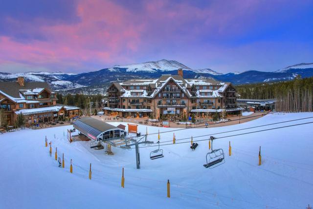 Peak 7 Slopeside Suite Ski In Ski Out Access with Resort Amenities and Hot Tubs — 5