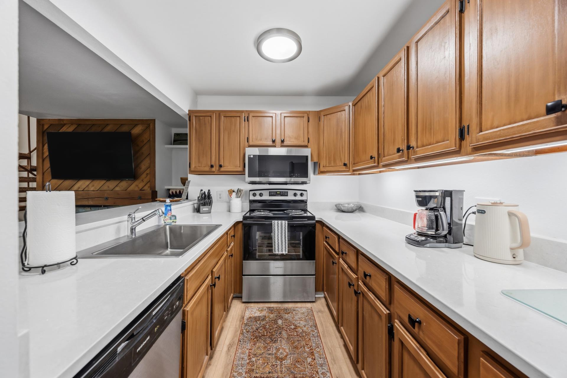 Modern 2BR Keystone Condo view 4