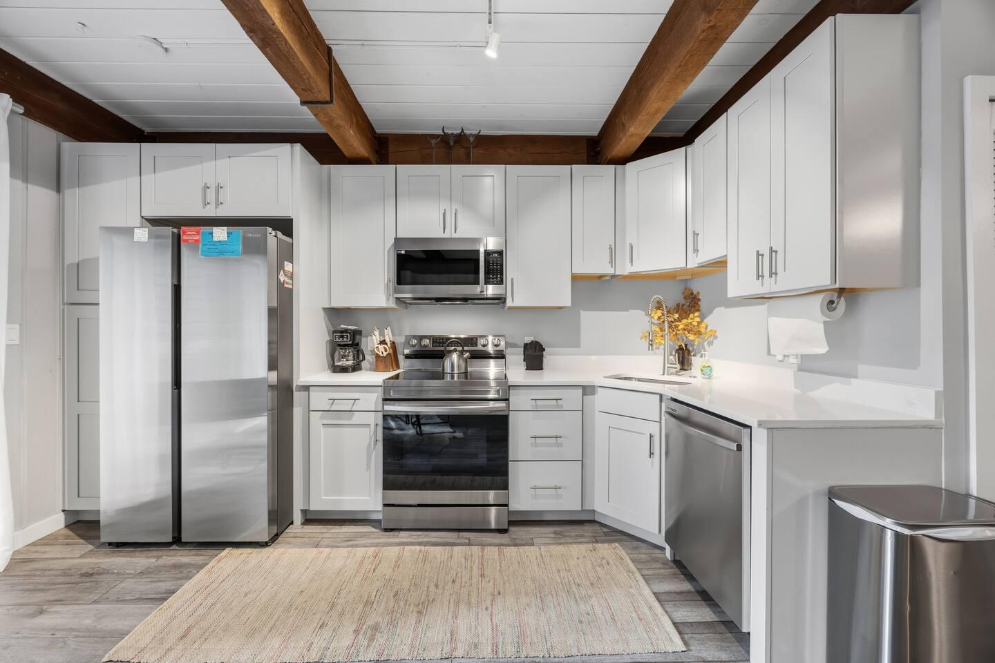 Downtown Breckenridge Luxe Condo | Walk to Main Street & Peak 9 | King Bed + In-Unit Laundry view 2