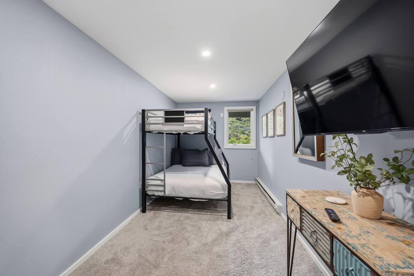 Downtown Breckenridge Luxe Condo | Walk to Main Street & Peak 9 | King Bed + In-Unit Laundry view 4