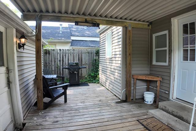 Spartan Campus House Walk to MSU Modern Two Bedroom Stay with Patio and Grill — 4