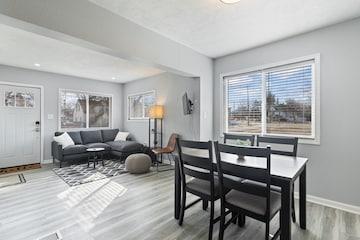 Dunlap Executive Home Long Stay Lansing Rental Near Hospitals and MSU